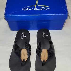 NWT Sz 7 bluefin Women's Flip Flops Black